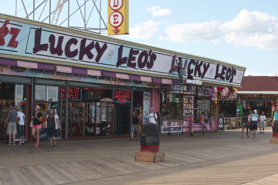 Lucky Leos (Creative Commons Attribution 2.0 Generic License: https://commons.wikimedia.org/wiki/File:Lucky_Leo%27s_(9029785392).jpg)