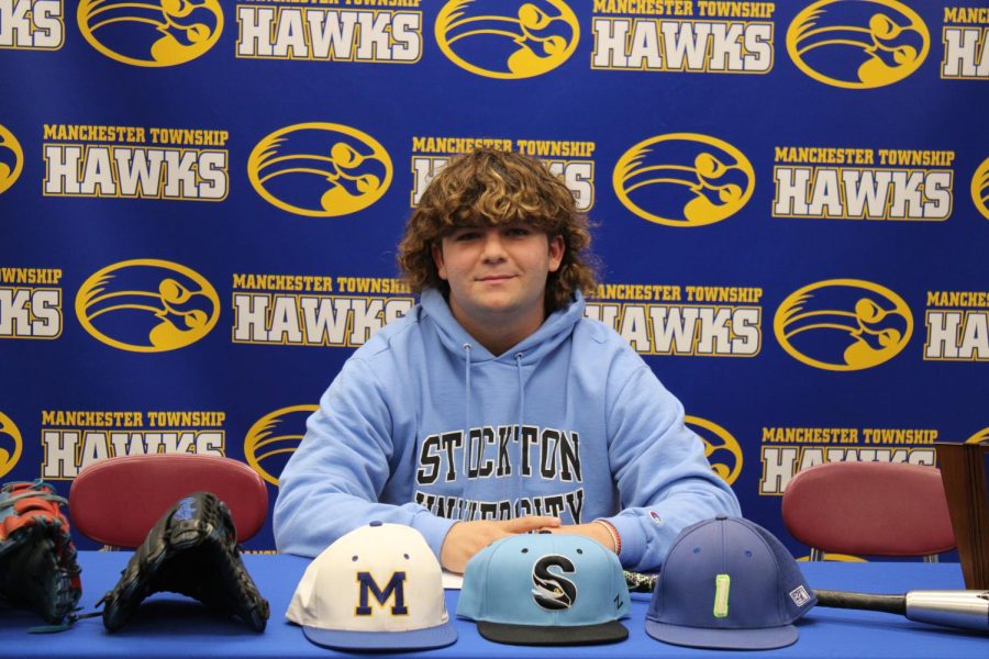 Joe+Sclama+signed+with+Stockton+University+on+11%2F15%2F2022+to+continue+his+baseball+career.+Photo+taken+by+Mrs.+Ocone.